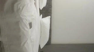 粉色jk无套后入，最后射在屁股上