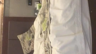 妖娆欲姐职业OL黑丝御姐，性感丁字裤两个大灯诱人出镜椅子上特写跳单玩具自慰，第02集