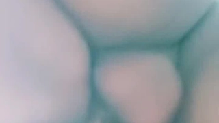 风韵阿姨，黄黄的美指甲异常闷骚，网购跳蛋自慰给男友看，阴唇有点黑但洞洞挺粉的，就喜欢这样的中年阿姨！