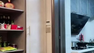 少女宝贝在POV视频中自慰并猛烈射精