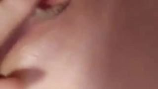 渴望精液的宝贝给她年轻的邻居一个极好的口交