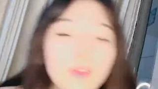我给我的婊子送了礼物，她换了她的洞
