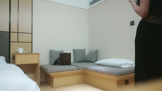 佰花园老婆手机发现的和前男友的视频