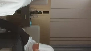 性爱巴士-性感娇小女友在车里被猛男给干了