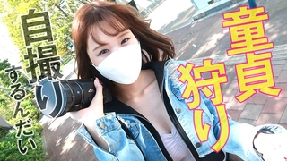 褐发淫娃们享用彼此并玩起喷尿