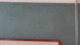 “我好欠干，哥哥能来一起干我吗，我给你舔鸡巴”
