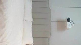 91土豪约炮系列-VX约某校性感美腿校花小美女酒店啪啪,撕开黑丝猛操 呻吟不断