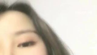 【爱你们万人斩】超清4K设备偷拍，极品外围女神，沙发啪啪调情抠穴，高清源码录制