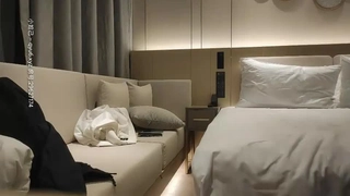 可爱的少女爱丽丝被她的大鸡巴室友内射了